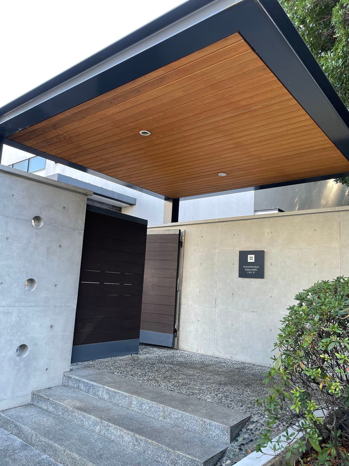 تصميم عصري لمظلات بديل الخشب