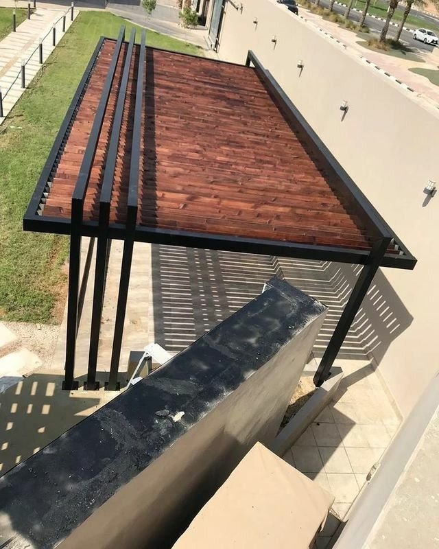 برجولات ألمنيوم مقاومة للحرارة في الفناء الخارجي