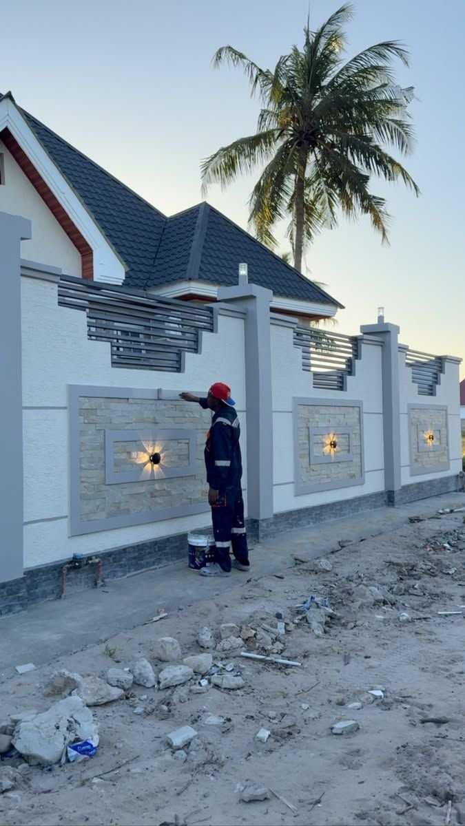 موقع بناء تشرف عليه شركة مقاولات سعودية